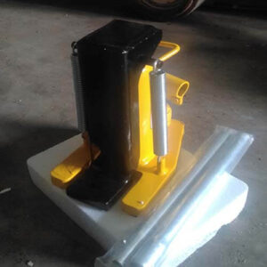 Đội 5 tấn màu vàng và cây sắt trên hộp