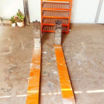 Bọc nhựa xe nâng màu vàng Càng xe nâng đã bọc nhựa