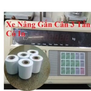 đầu cân màu trắng và cuộn giấy in
