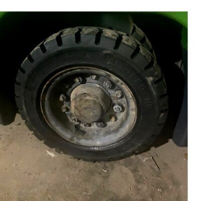Lốp xe nâng đặc 400-8 lắp trong xe