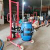 Xe nâng quay đổ phuy nhựa 120 lít
